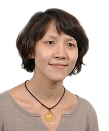headshot of Vivian Dou. manager China Office
