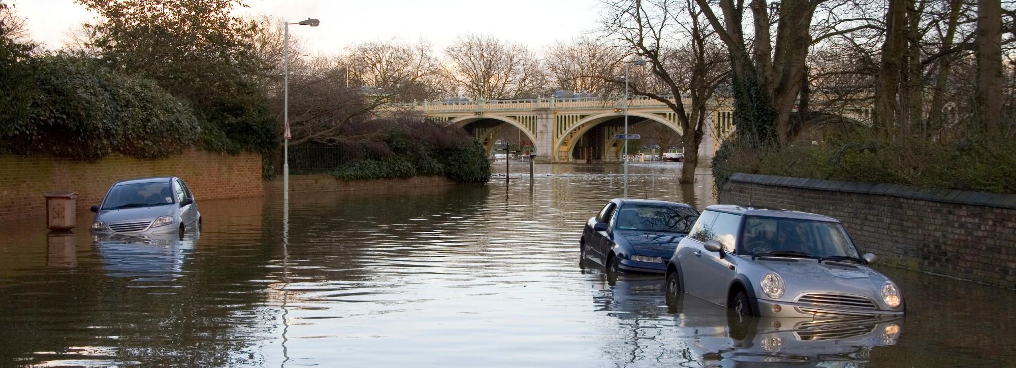 River modelling and drainage design for flood risk assessment and management