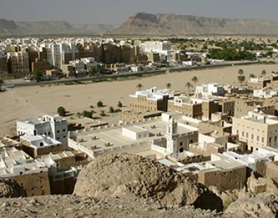 View of yemen town with river in middle