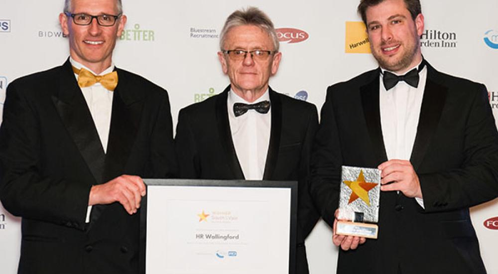 Picture of HR Wallingford staff receiving award